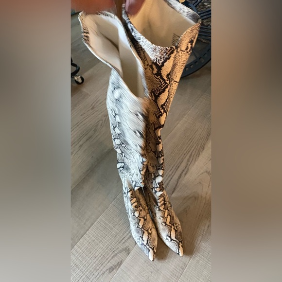 STEVE MADDEN BOOTS - Picture 3 of 17